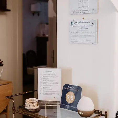 לינה וארוחת בוקר La Girandola 4*