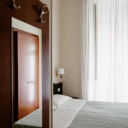 לינה וארוחת בוקר La Girandola 4*